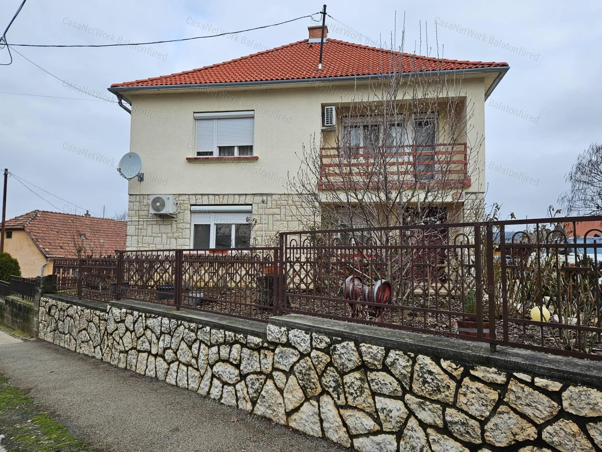 Familienhaus in Bakonyszentkirály mit Panoramablick auf die Burg Csesznek